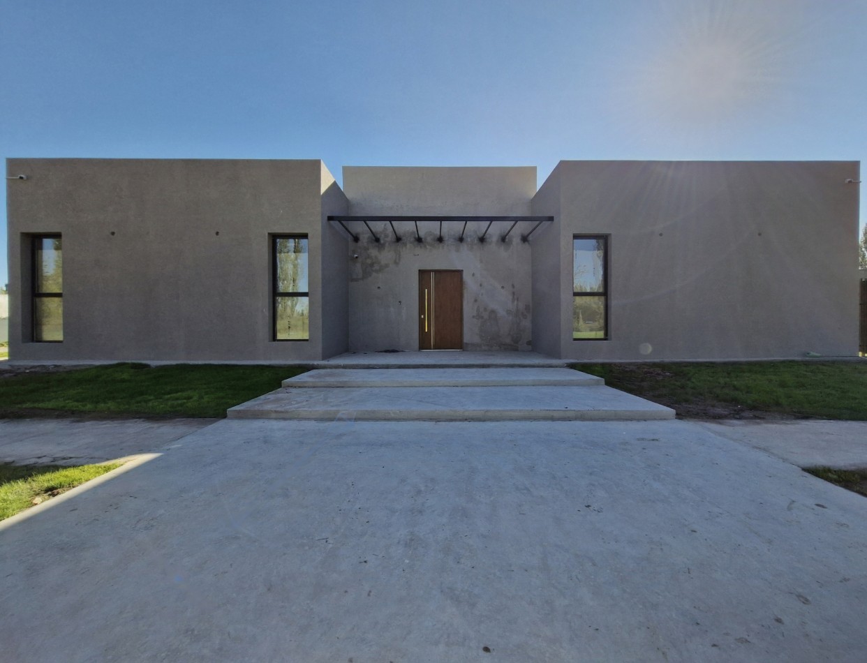 CASA A ESTRENAR EN B° MANZANAR KOSSMAN - CIPOLLETTI