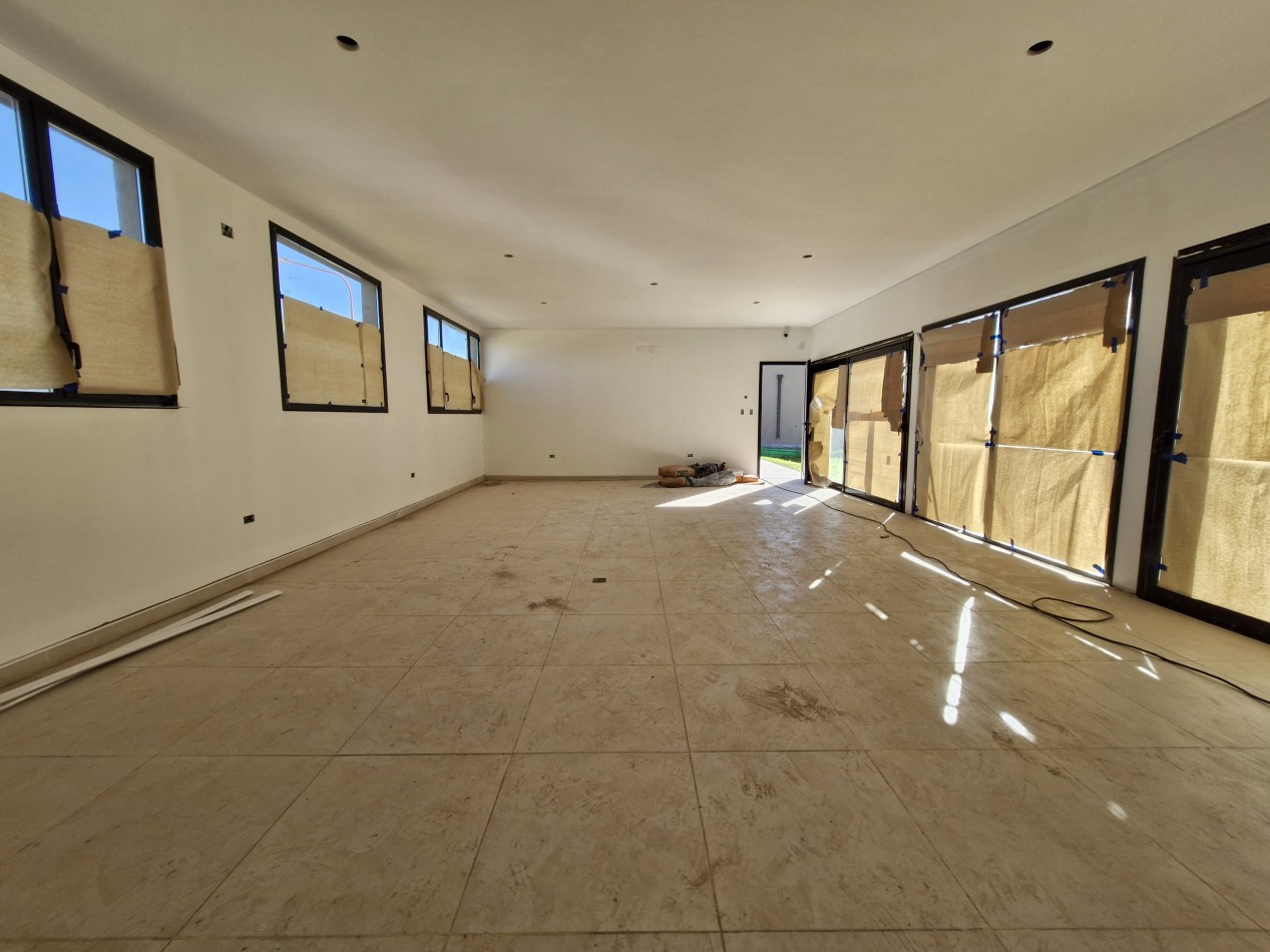 CASA A ESTRENAR EN B° MANZANAR KOSSMAN - CIPOLLETTI