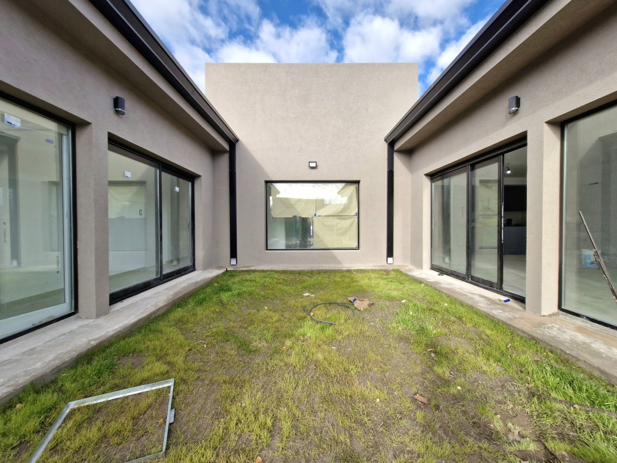 CASA A ESTRENAR EN B° MANZANAR KOSSMAN - CIPOLLETTI