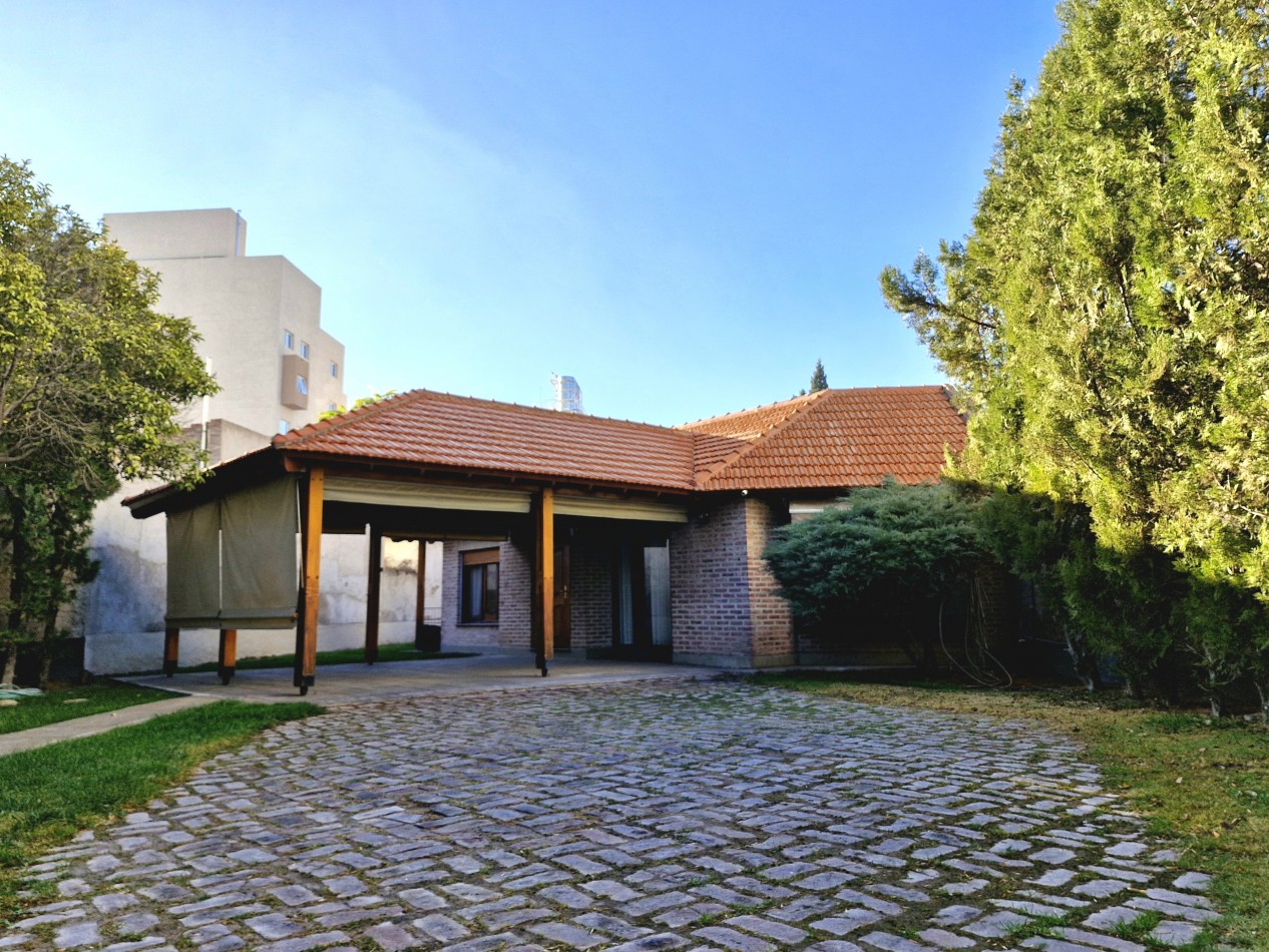 ESPECTACULAR CASA EN B° SAN PABLO - CIPOLLETTI