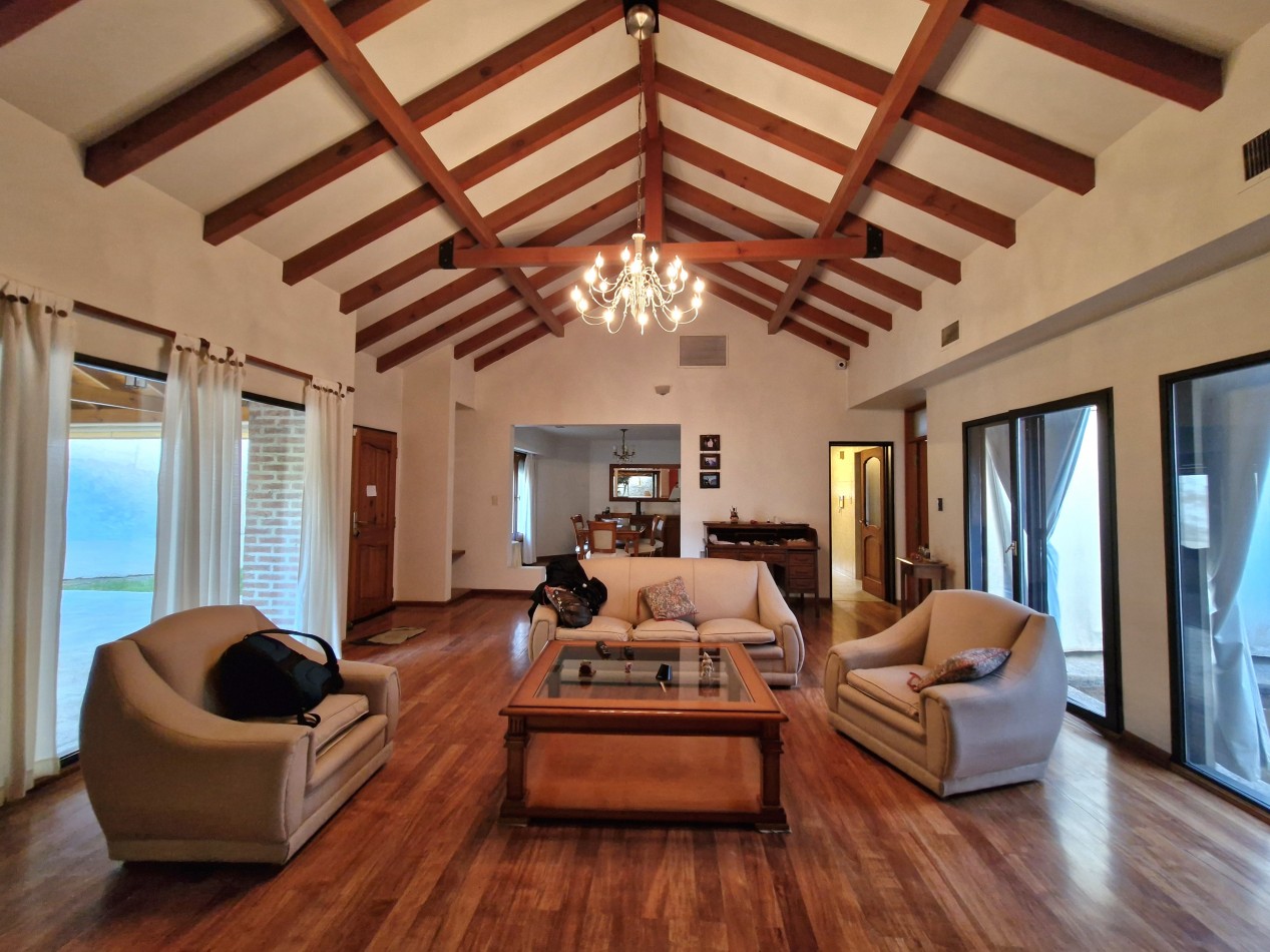 ESPECTACULAR CASA EN B° SAN PABLO - CIPOLLETTI