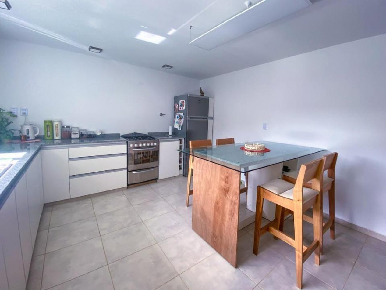 ALQUILER - CASA 4 DORMITORIOS- TERRAZAS DEL NEUQUEN