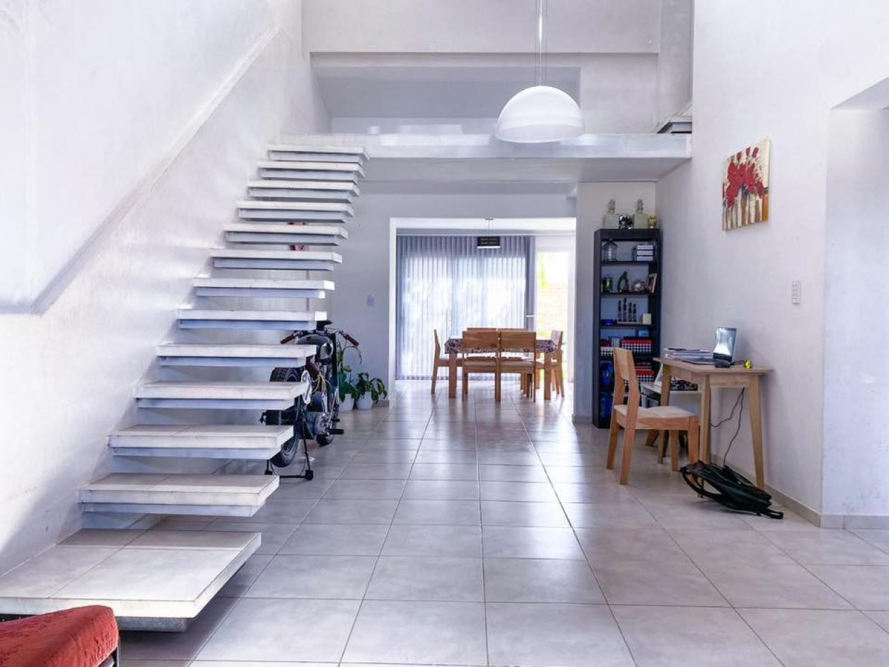 ALQUILER - CASA 4 DORMITORIOS- TERRAZAS DEL NEUQUEN