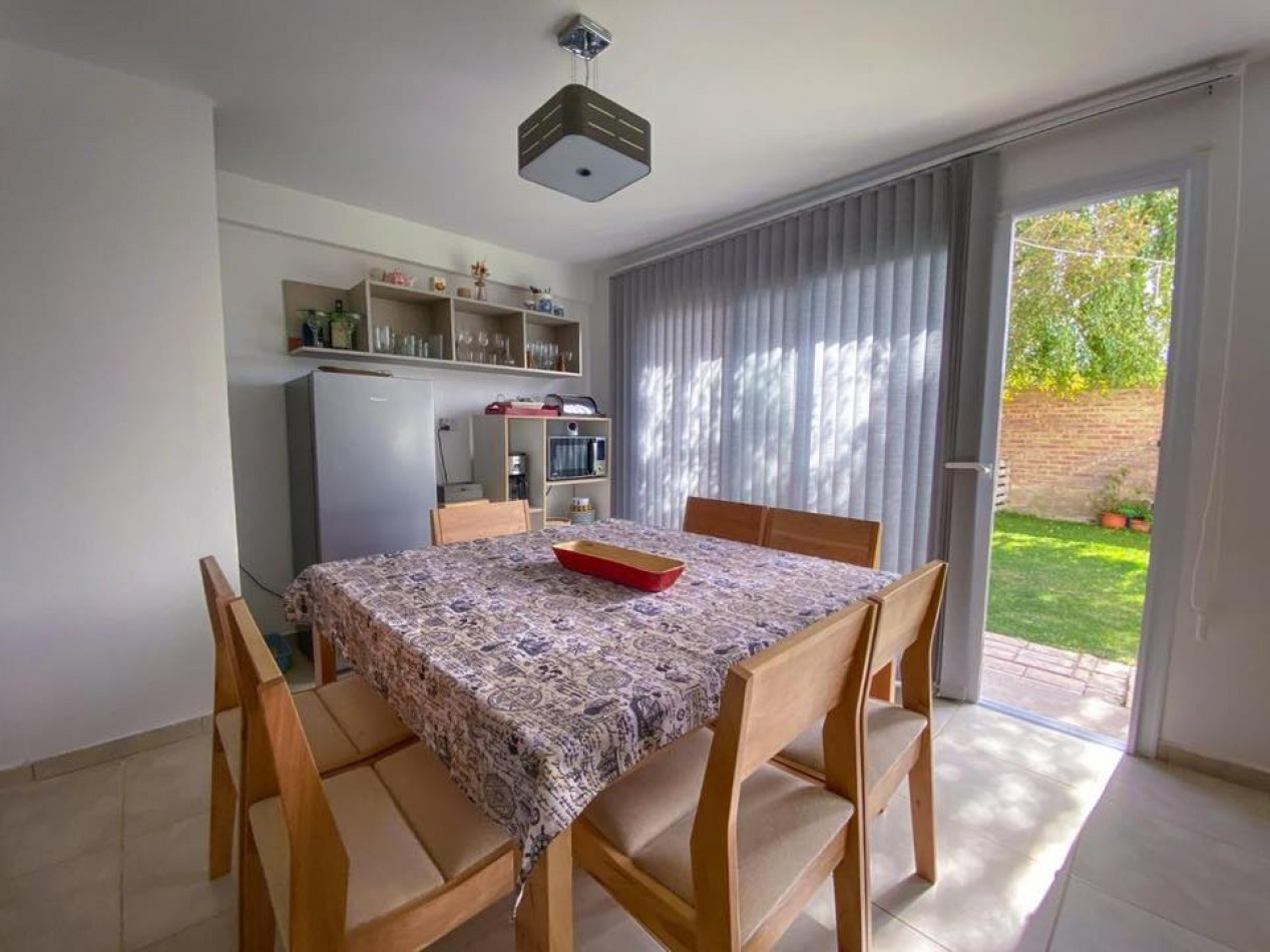 ALQUILER - CASA 4 DORMITORIOS- TERRAZAS DEL NEUQUEN