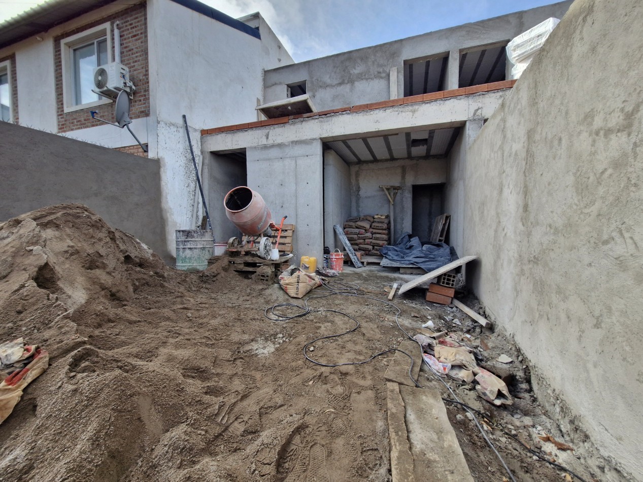 CASA DUPLEX 2 HAB EN B° CINCO SOLES - PLOTTIER