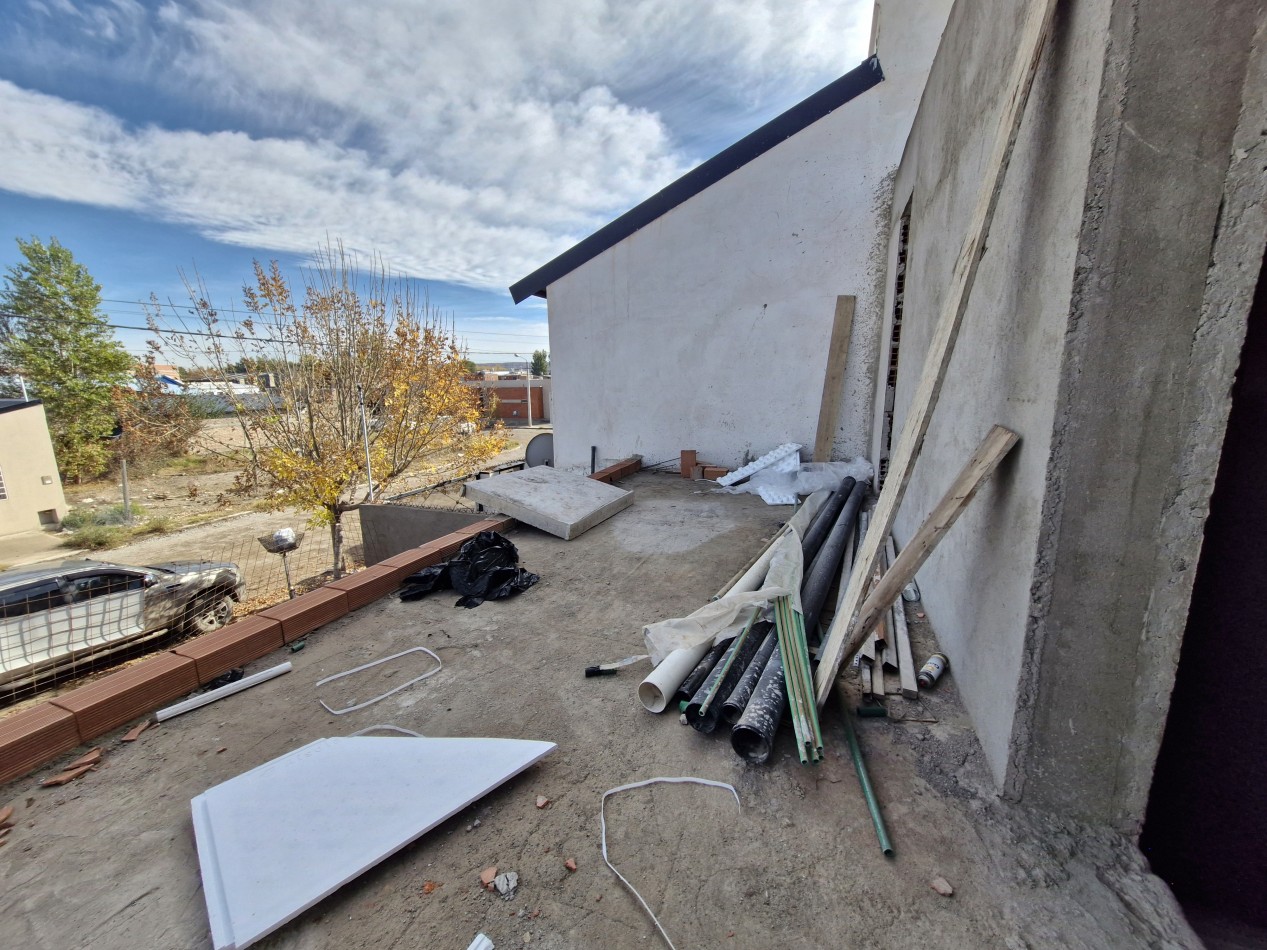 CASA DUPLEX 2 HAB EN B° CINCO SOLES - PLOTTIER